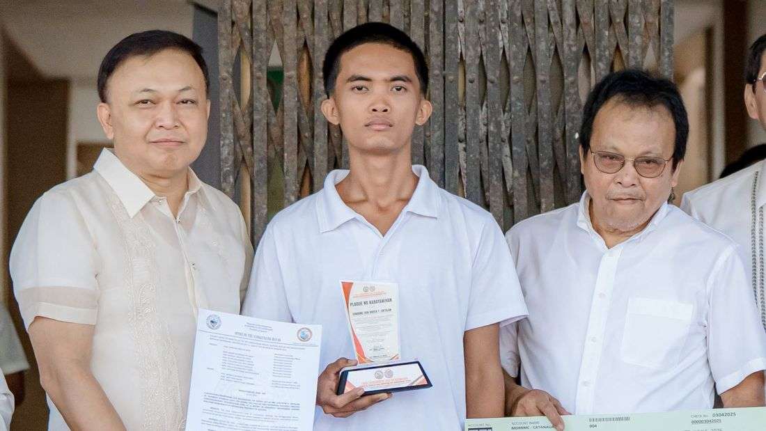 Student receives scholarship, cash reward after rescuing two children in Quezon