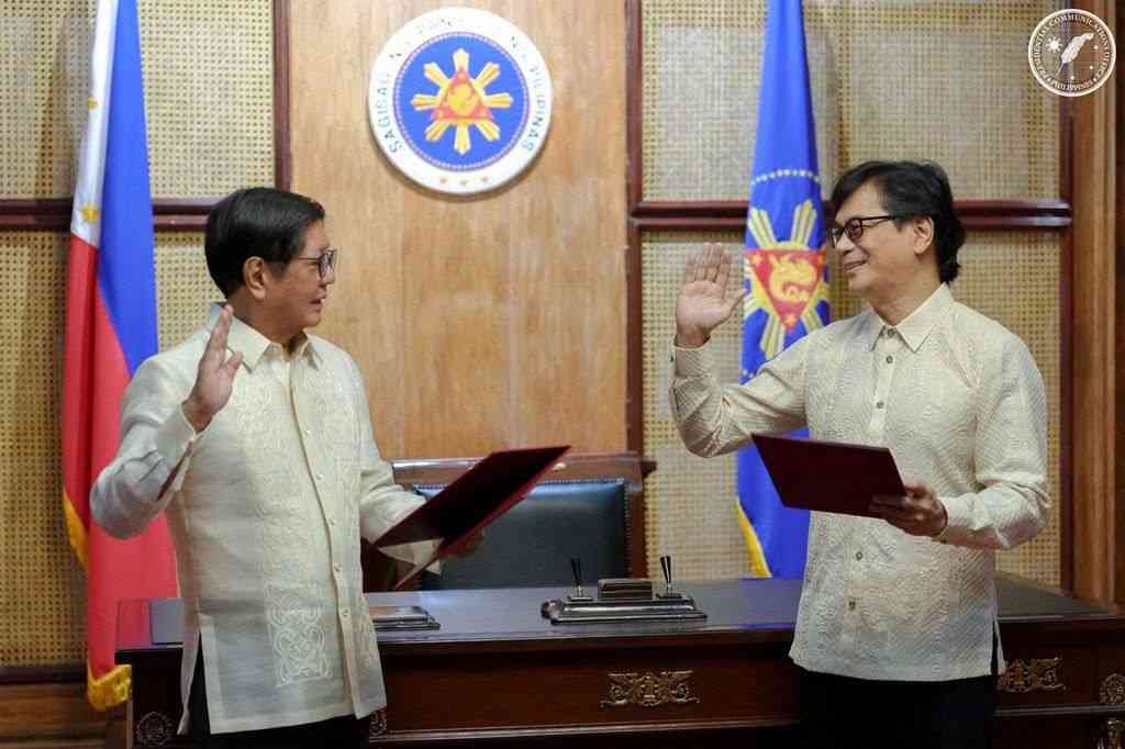 Benhur Abalos takes oath before Marcos as Cabinet Secretary