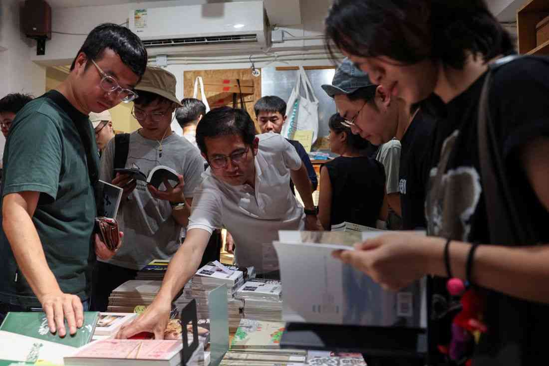 Crowds flock to independent Hong Kong bookstore before shutters close