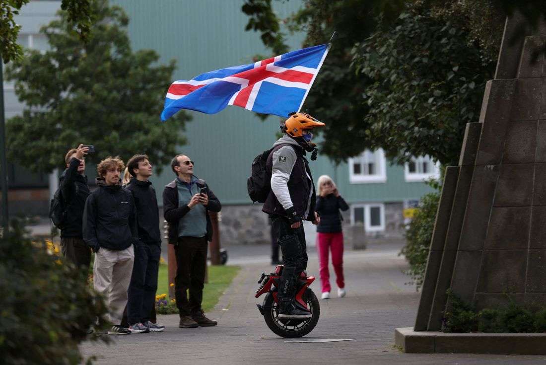 Icelanders edge closer to 'no' on EU-accession talks, vote count ongoing