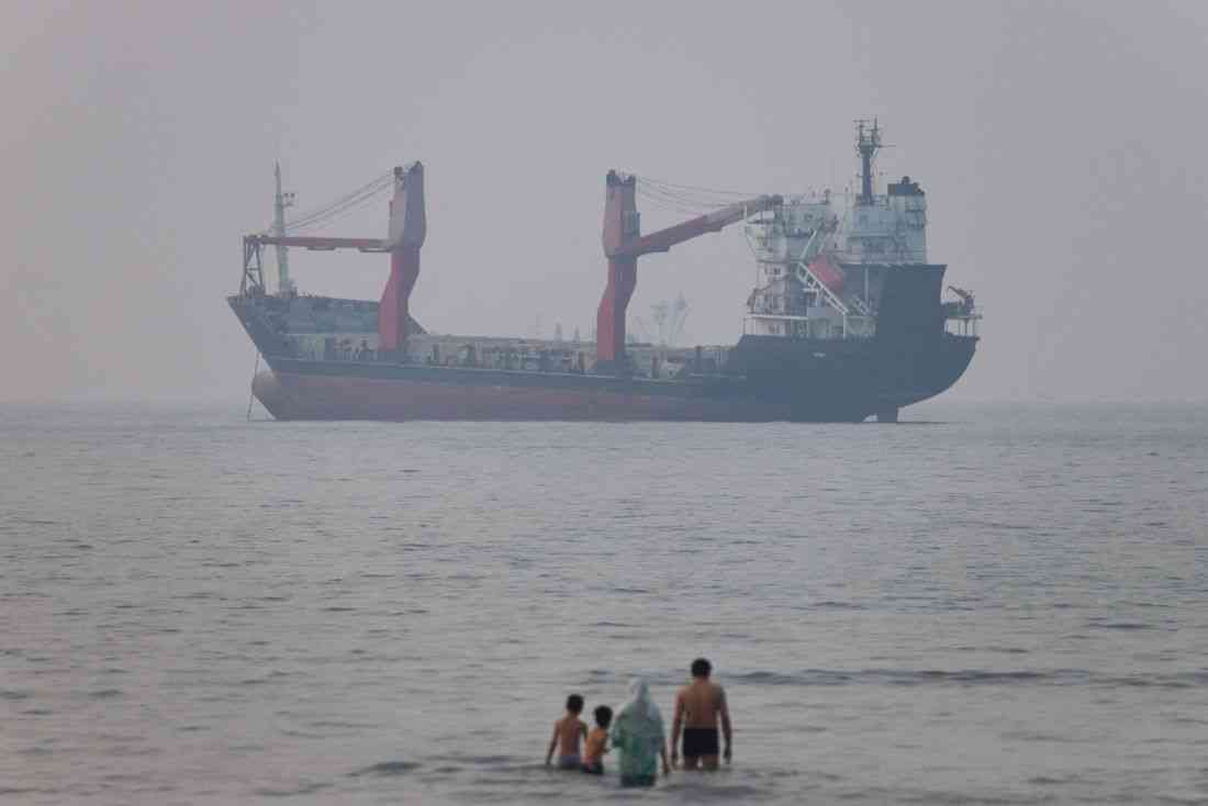 US vows 'economic D-Day' as Iran threatens to halt all oil exports