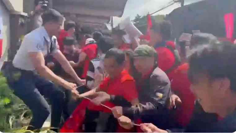 Tensions flare outside DOLE as protesters push for ₱85 wage hike in NCR