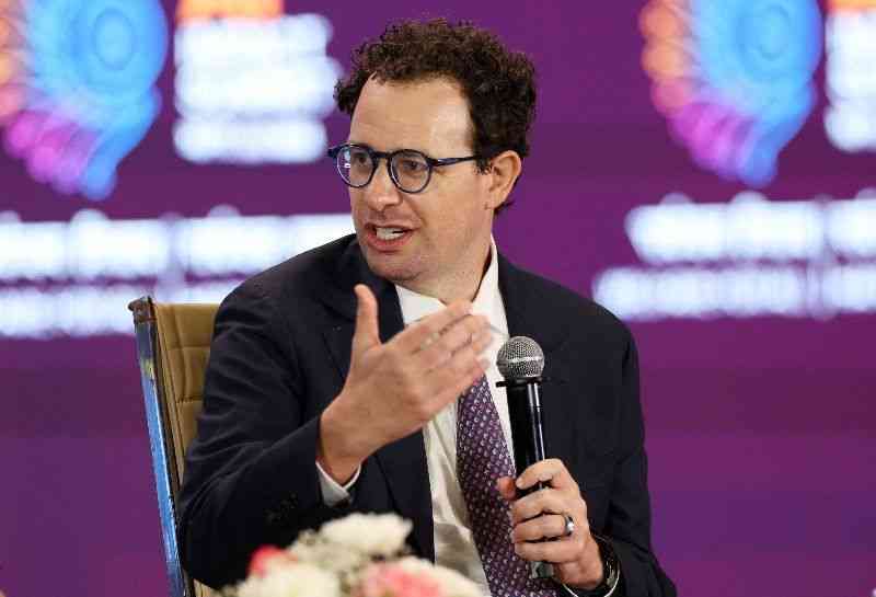 Anthropic CEO urges AI companies to slow model development amid fears over misuse