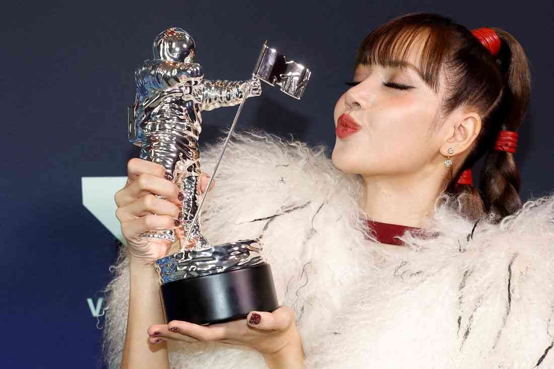 Madonna, Sabrina Carpenter and Lisa win at MTV's Video Music Awards