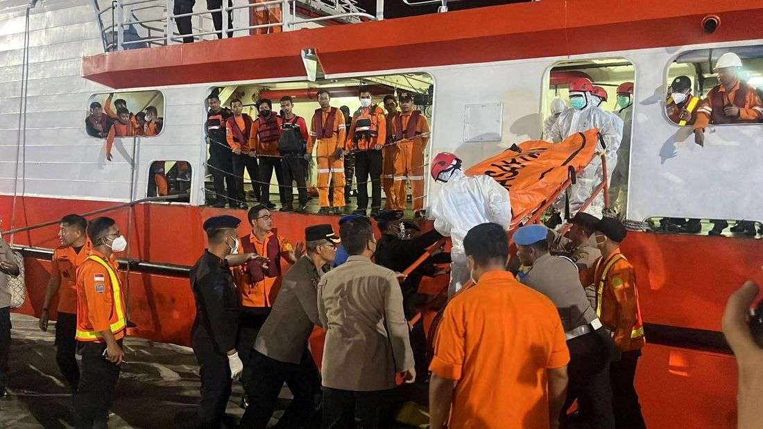 Indonesia's rescue agency recovers more victims from capsized ship, authorities say