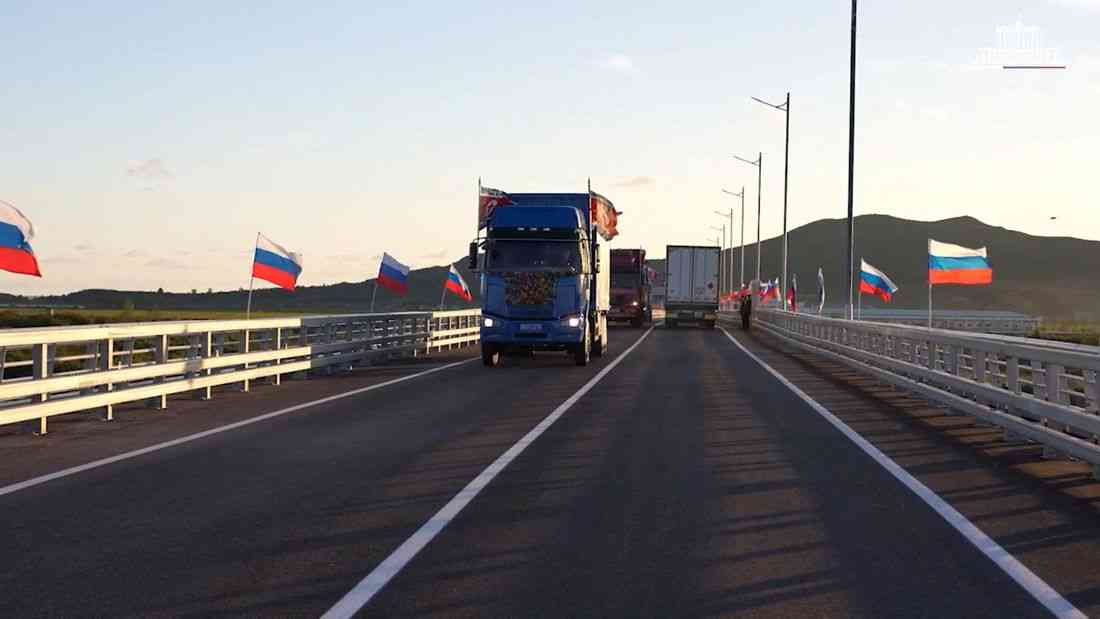 North Korea and Russia open their first road bridge, a symbol of expanding ties