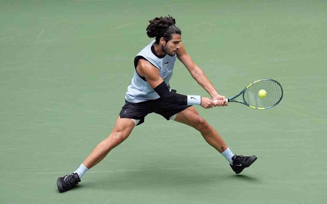Tennis-Outstanding Alcaraz outguns Paul to reach US Open quarter-finals