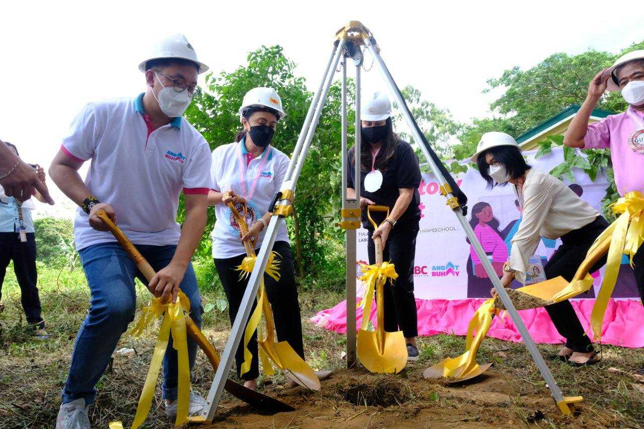 Robredo leads groundbreaking of Angat Buhay dormitory in Camarines Norte