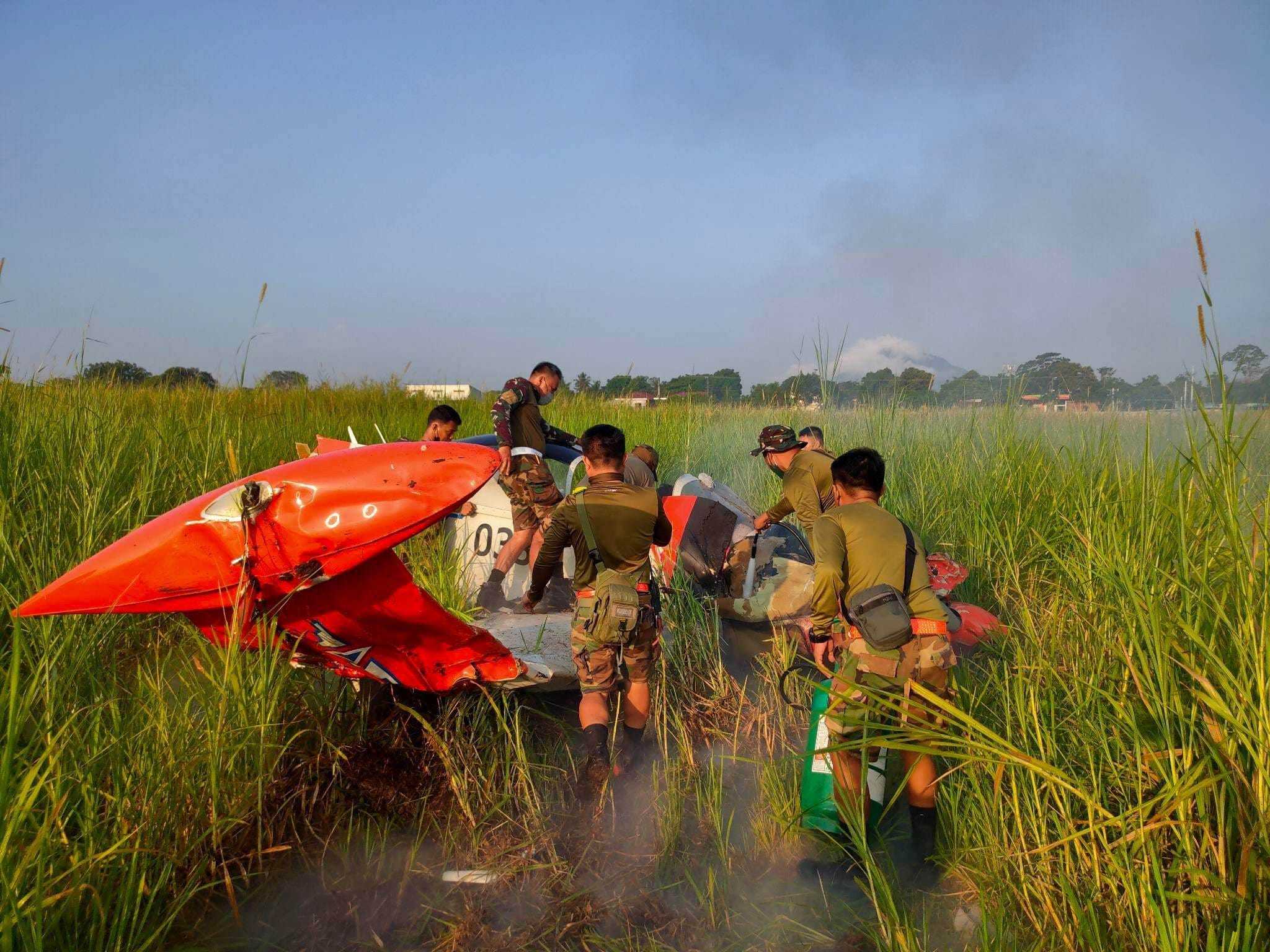 Basic trainer aircraft crashes in Lipa, Batangas