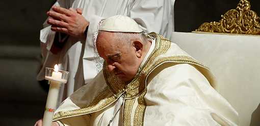 At Easter vigil, Pope Francis encourages hope amid 'icy winds of war'