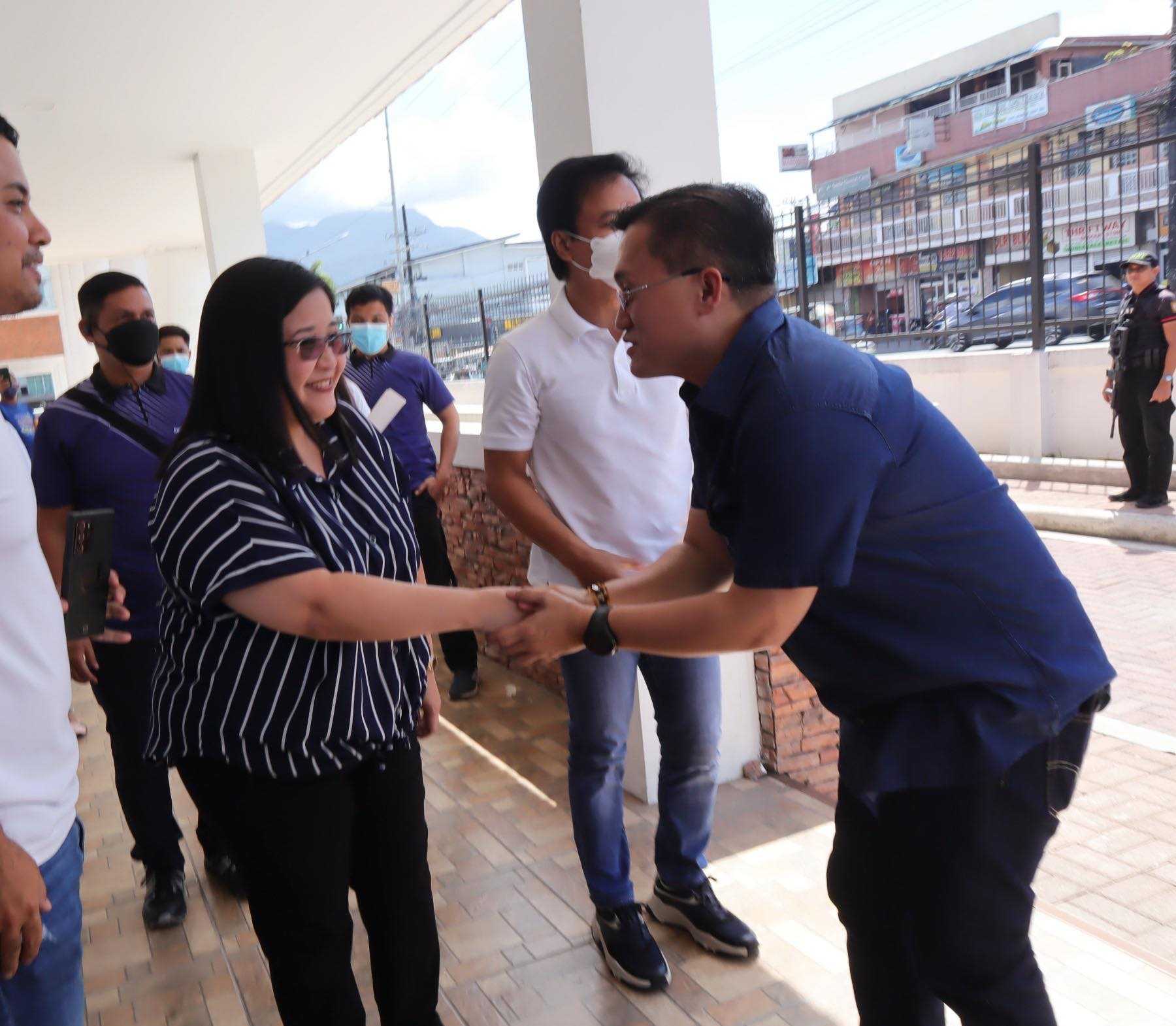 Go visits Calamba City to personally deliver aid to struggling families in Laguna