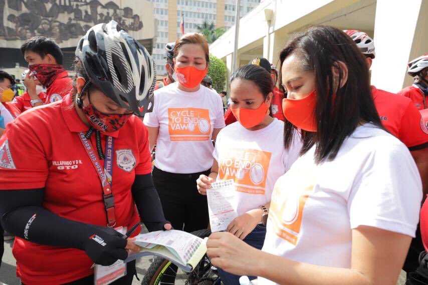 QC Mayor Joy Belmonte fined P500 for not wearing helmet on bike event