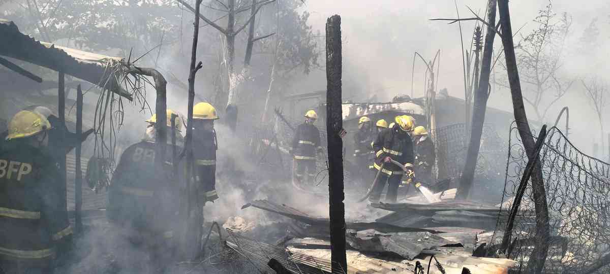 Blaze sweeps through Smokey Mountain residential area in Tondo