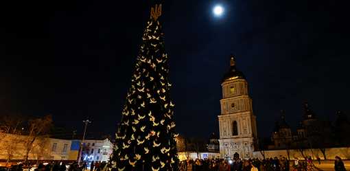 Bombardment, air raid sirens mark Ukraine's start to the New Year