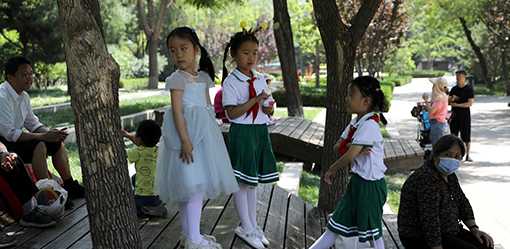 China launches projects to build 'new-era' marriage, childbearing culture