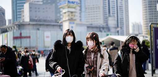 Chinese city dwellers head to hometowns as holidays raise COVID stakes