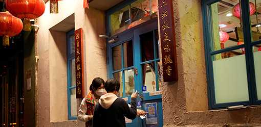 Chinese consumers wary of splurging after COVID strictures fall