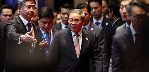 Chinese premier hopes Japan, China can meet halfway, keep relations on right track