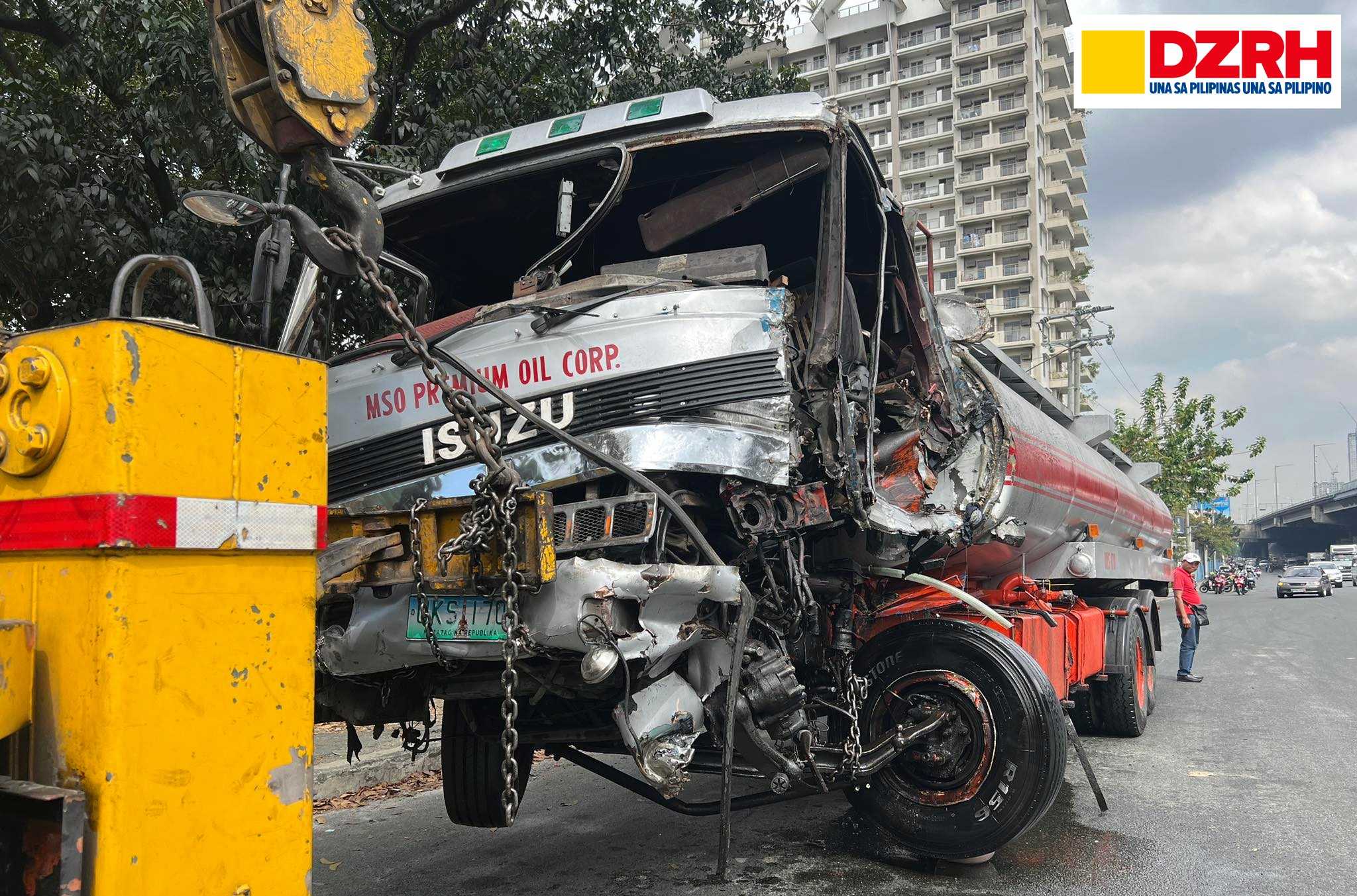 Coconut oil tanker causes spill in SLEX