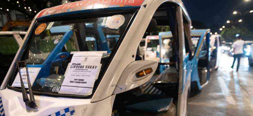 Commuters urge transport groups to end strike