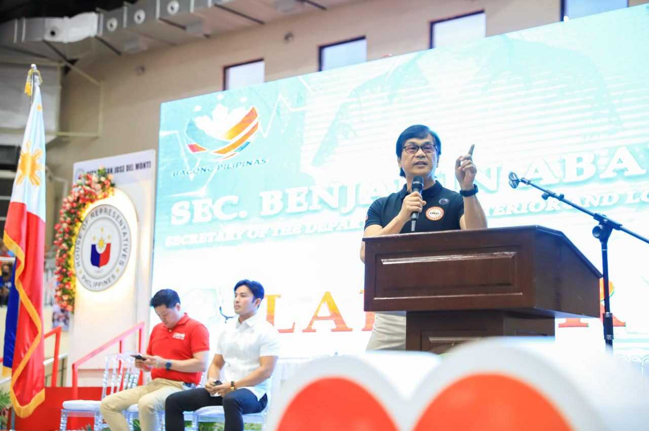 Abalos wants ex-cop in QC viral road rage video to be criminally charged