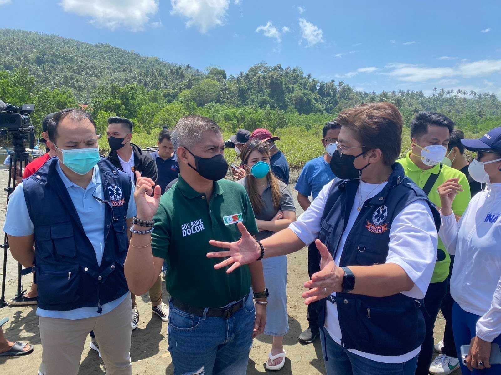 DOH inspects, evaluates oil spill in Oriental Mindoro