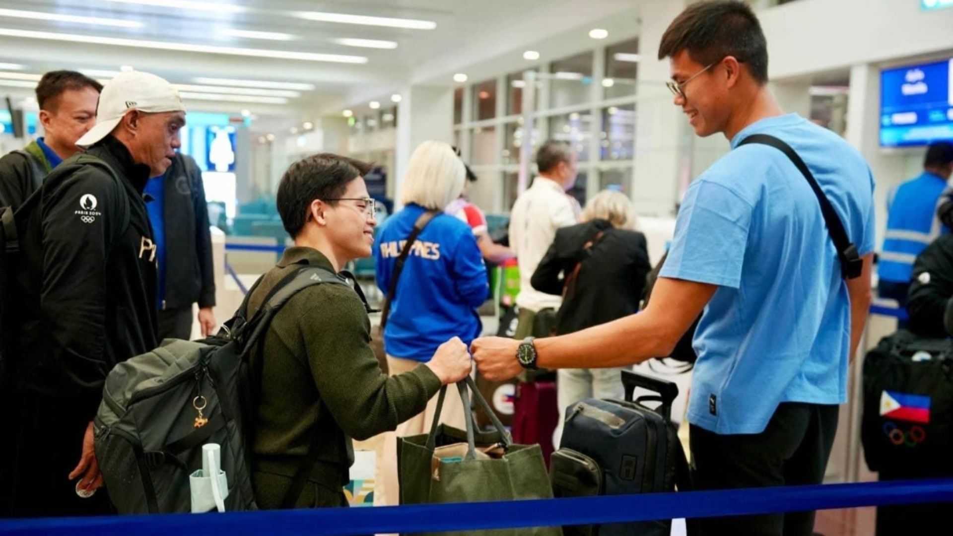 EJ Obiena smashes ‘fabricated stories’, asserts friendship with Carlos Yulo