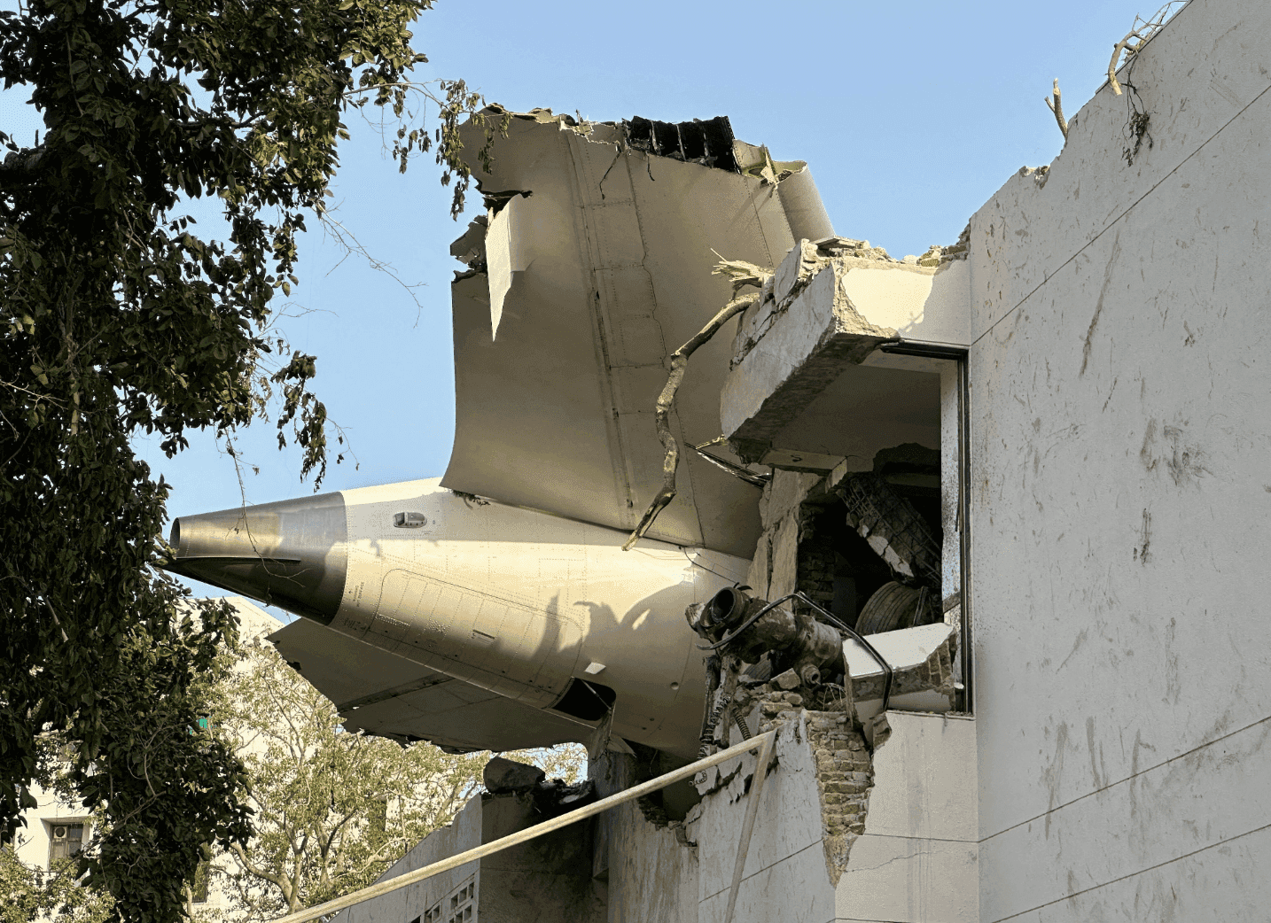 Factbox-Air India disaster is first fatal Boeing 787 accident