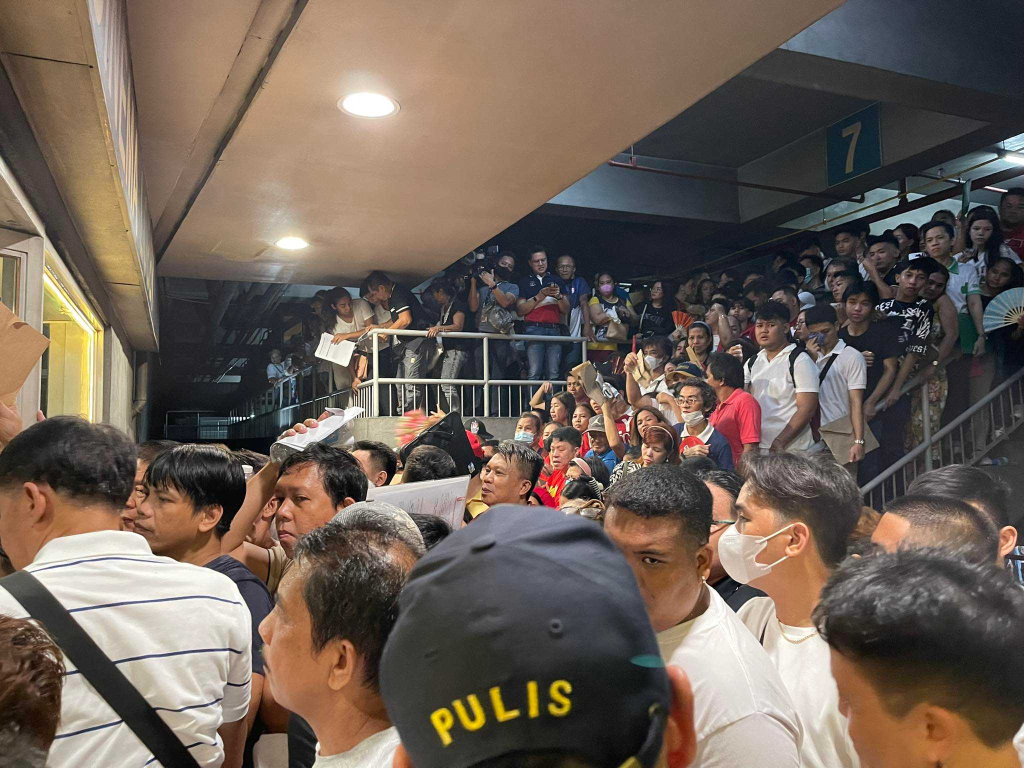 Aspiring BSKE candidates flock to mall sites on first day of COC filing