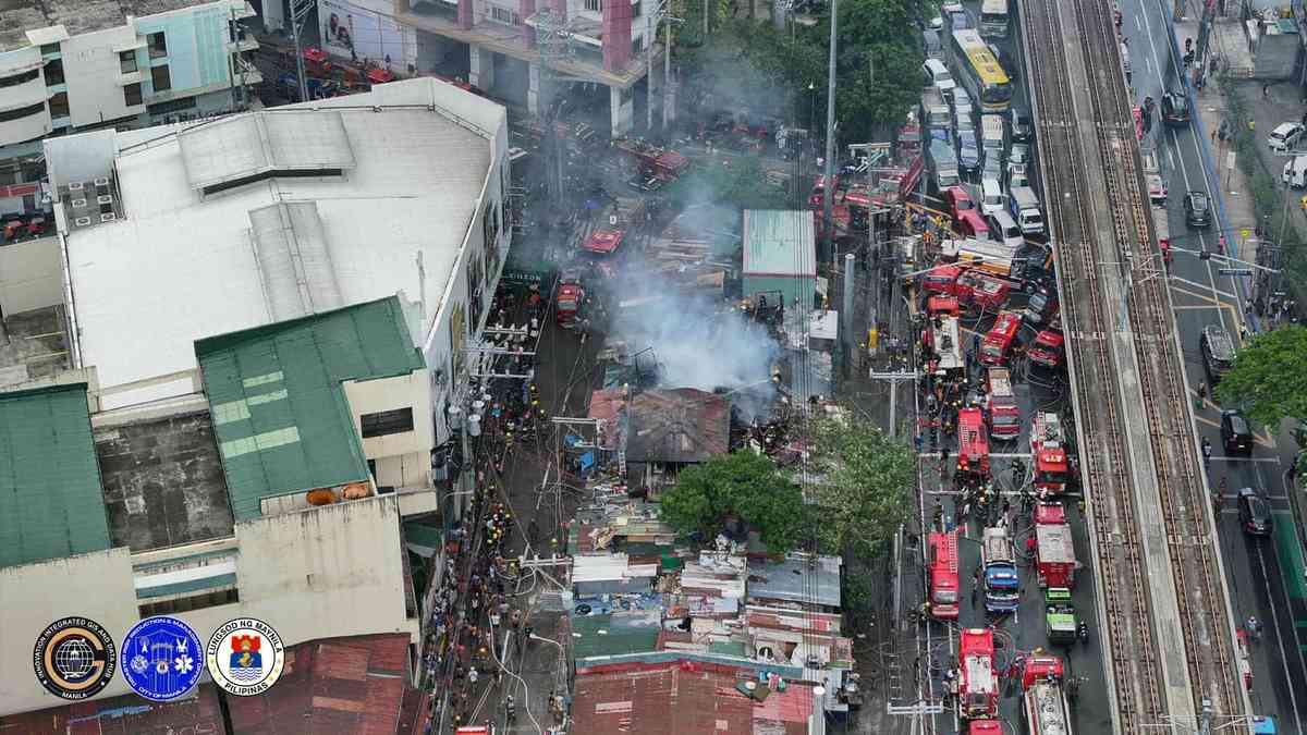 Fire breaks out residential area in Sta. Mesa, Manila, reaches 3rd alarm