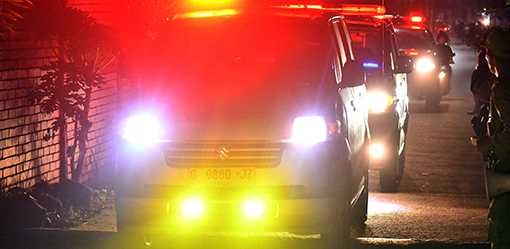 Firefighters tackle massive blaze at Indonesian ammunition store