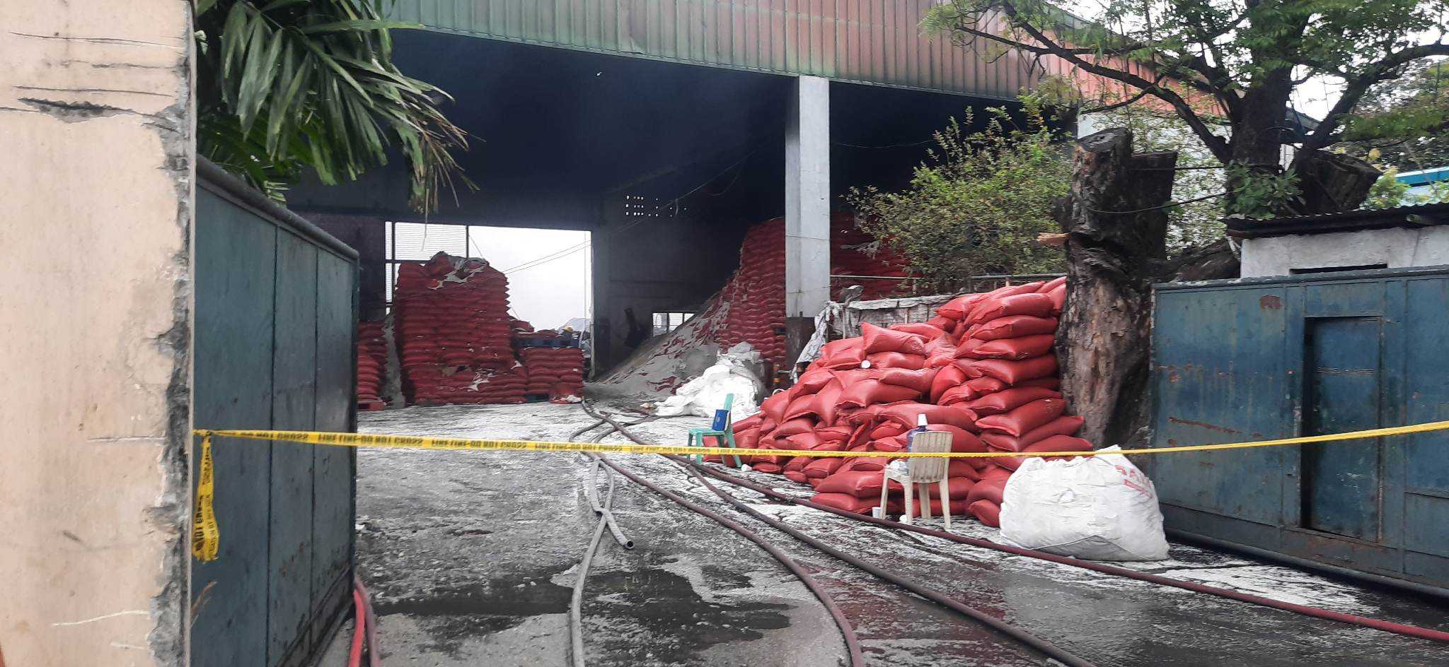 Fire hits plastic factory in Quezon City