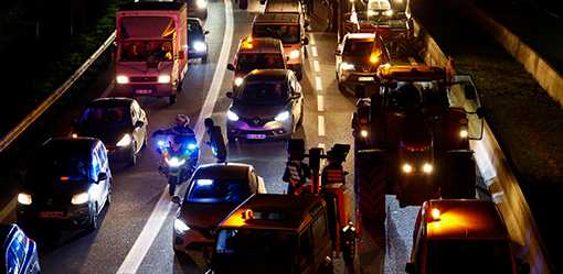 French farmers back on the streets as Mercosur talks fuel discontent