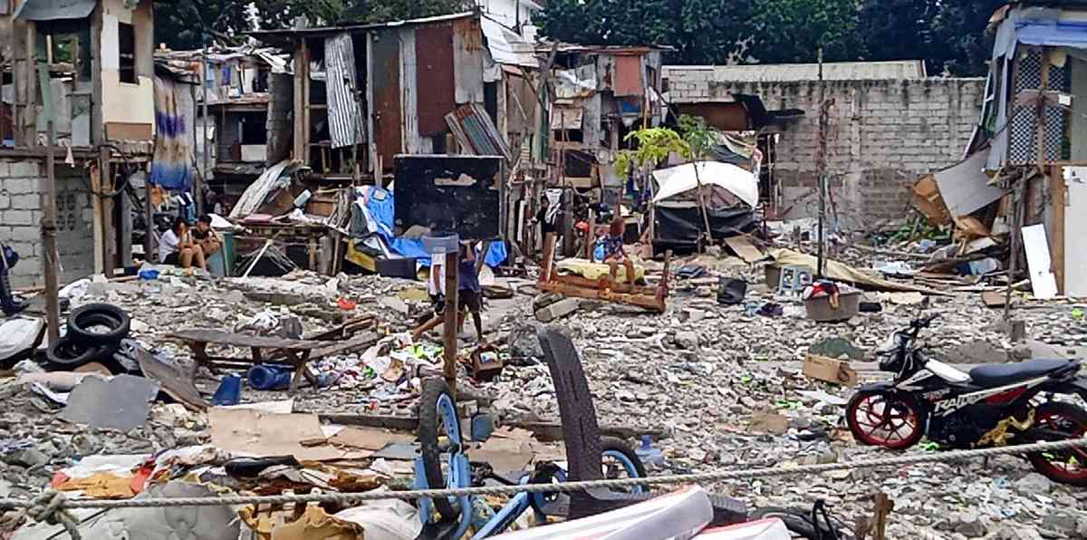 Around 40 houses in FB Harrison, Pasay face demolition