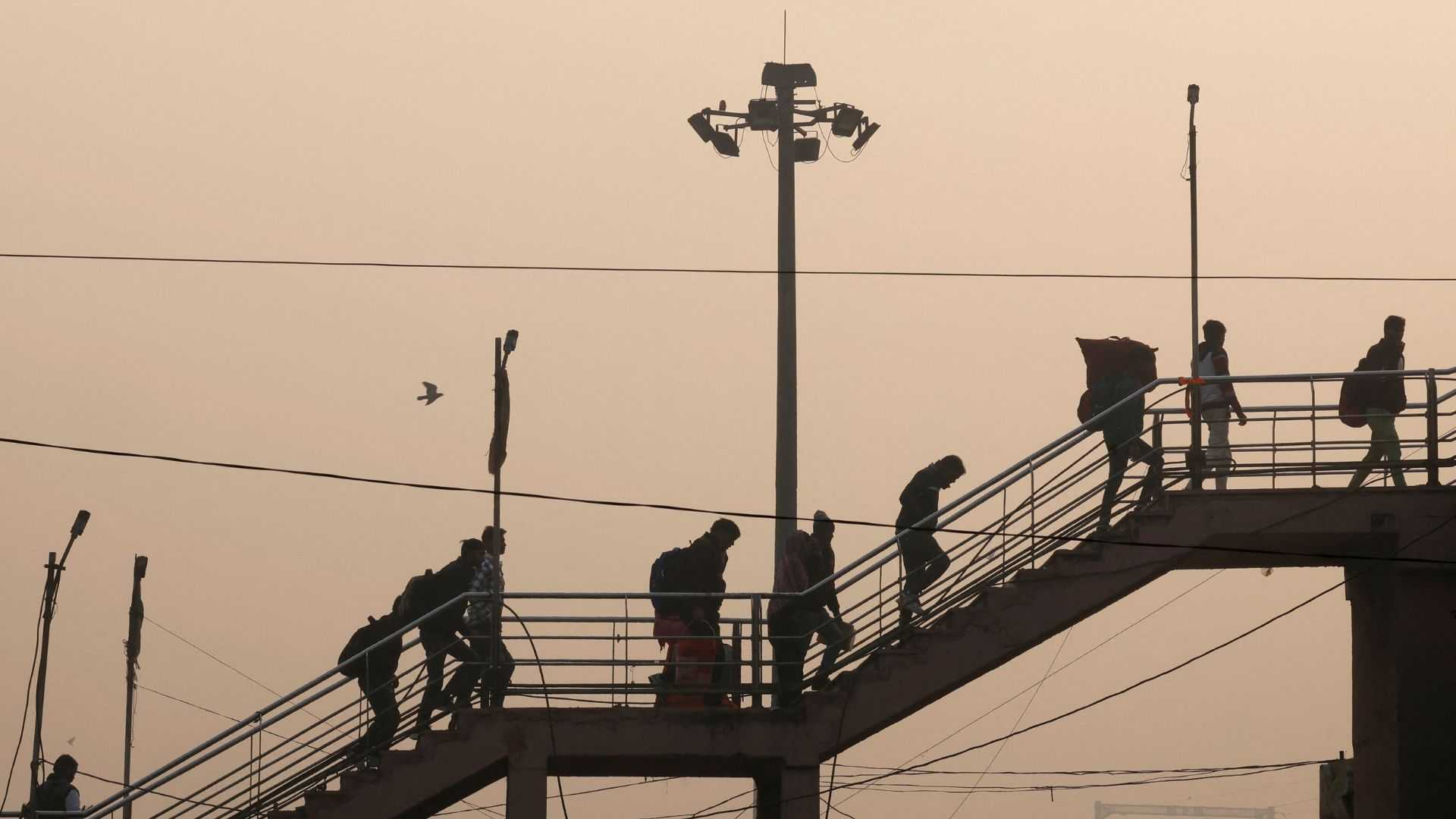 India tightens curbs as air pollution turns 'severe'