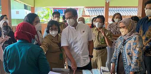 Indonesia ramps up fight against tuberculosis amid concerns on economic impact