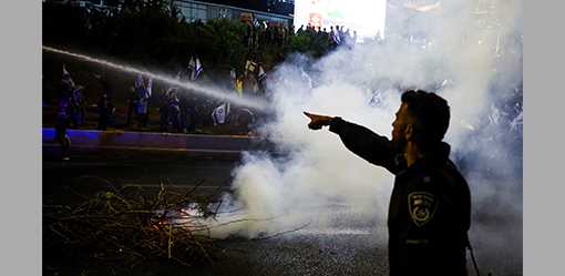 Israeli protests over judicial overhaul continue despite Netanyahu's pause