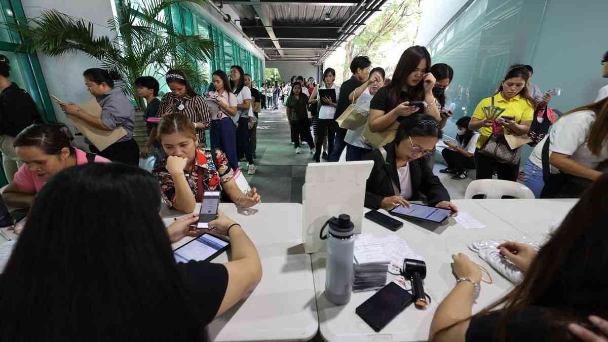 Job seekers crowd Labor Day mega job fair in QC