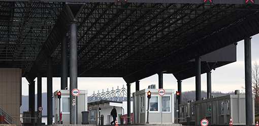 Kosovo closes main border crossing after roadblock in Serbia
