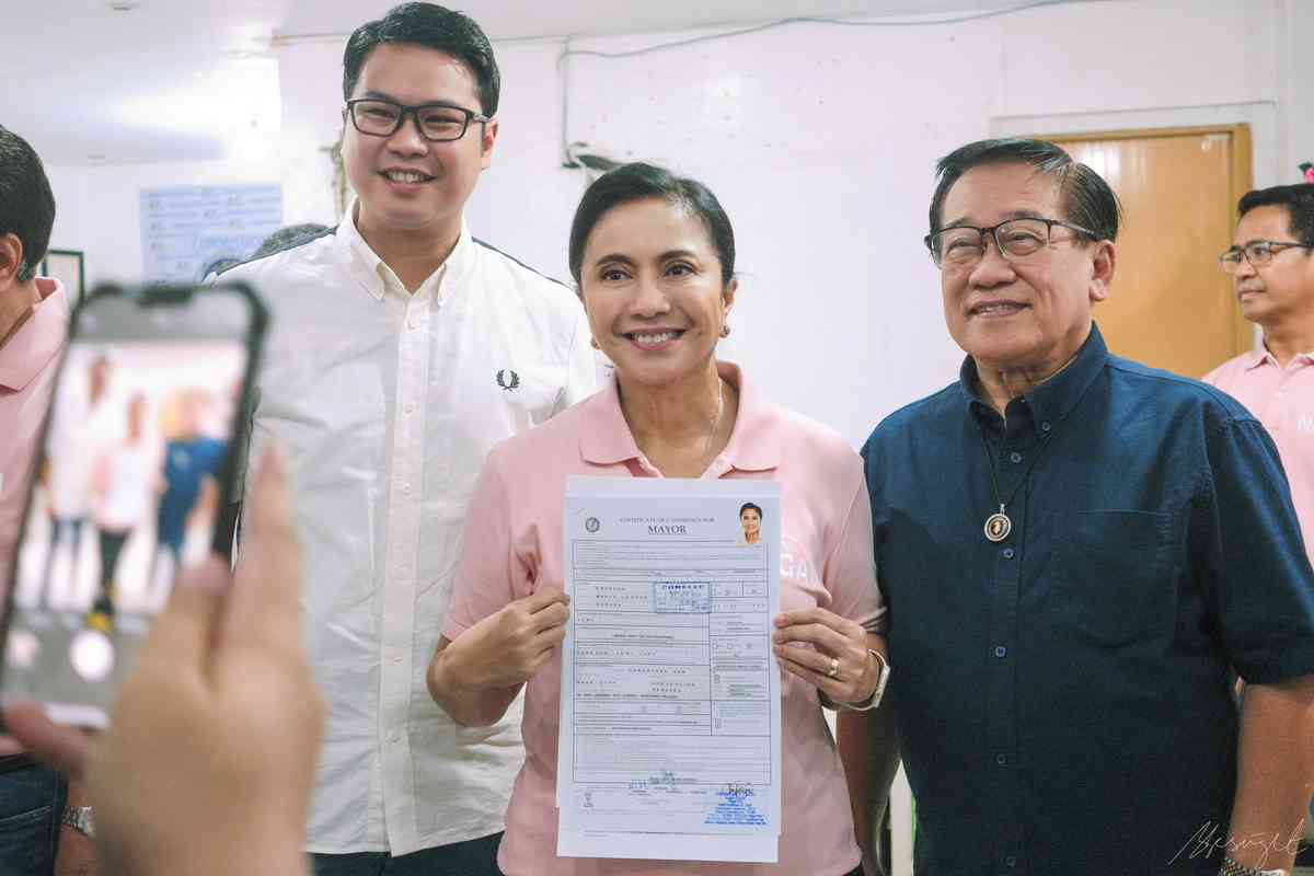 Leni Robredo files COC for Naga City Mayor