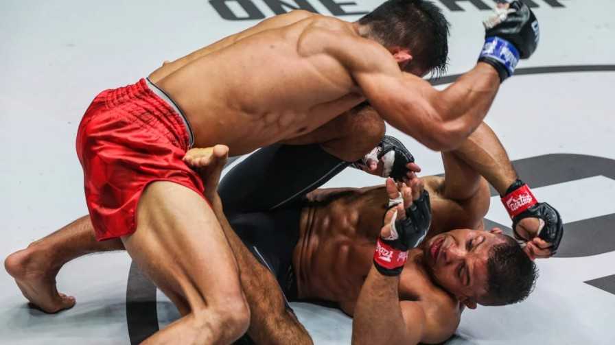 Loman sees Lineker as last hump before dream title shot