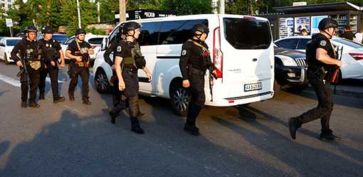 Man dies after detonating explosive device at court in Ukrainian capital