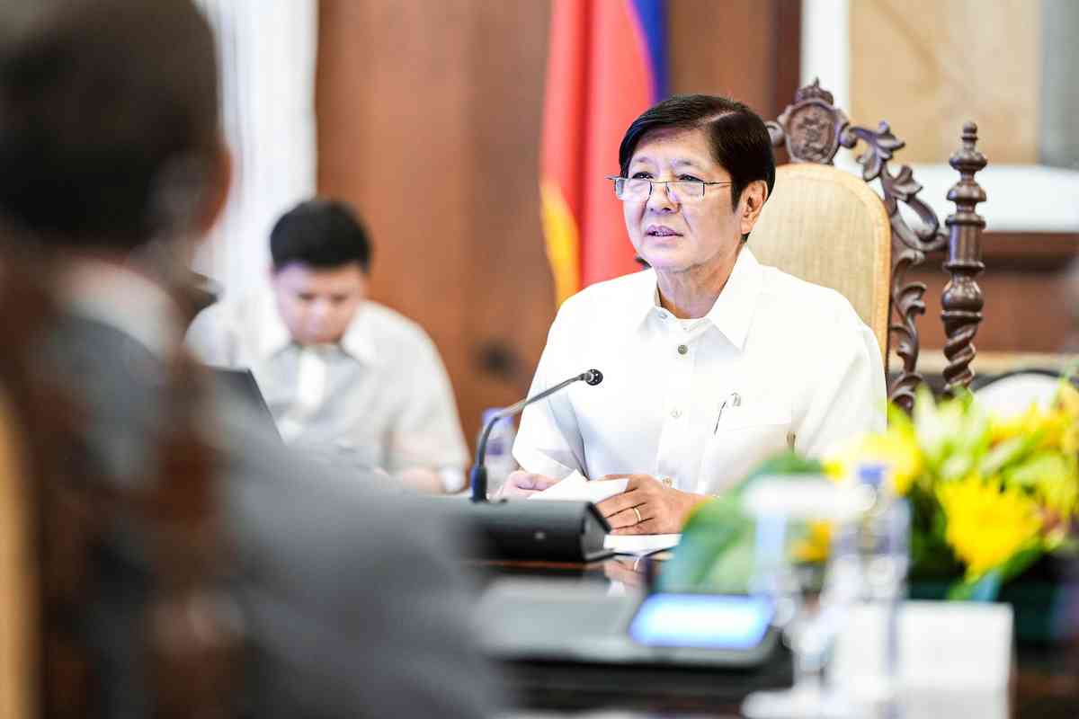 Marcos bans gov't officials from using sirens, blinkers