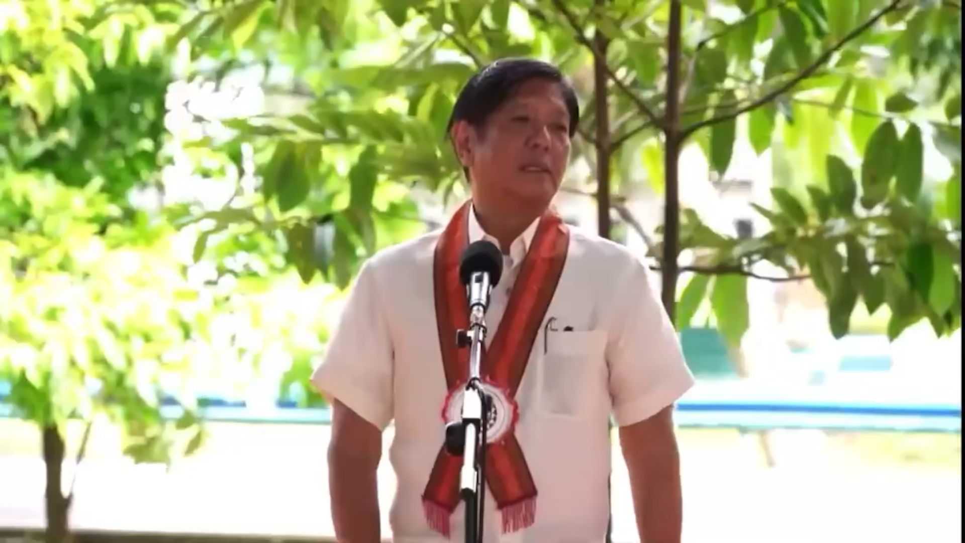 Marcos calls on soldiers to maintain focus on core mission