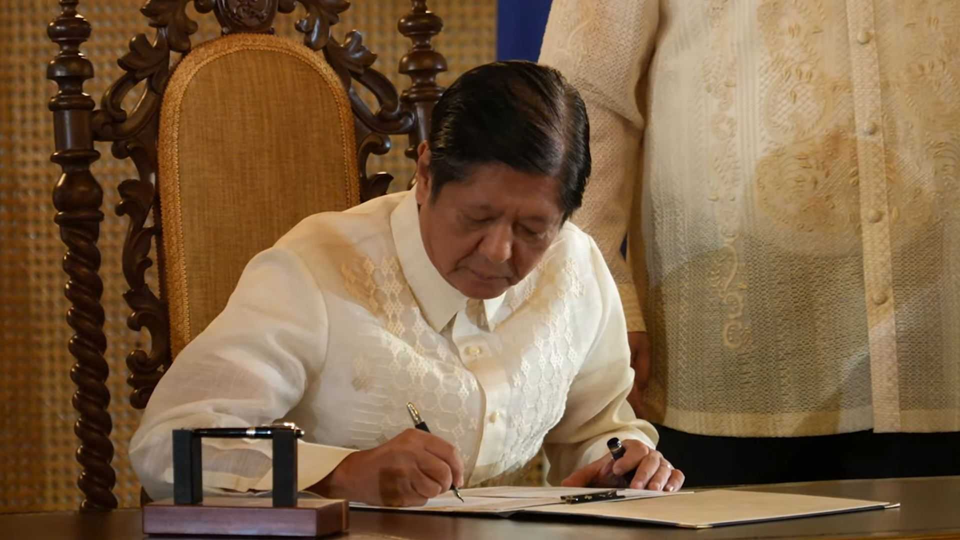 Marcos signs law on Philippine Maritime Zones, Philippine Archipelagic Sea Lanes