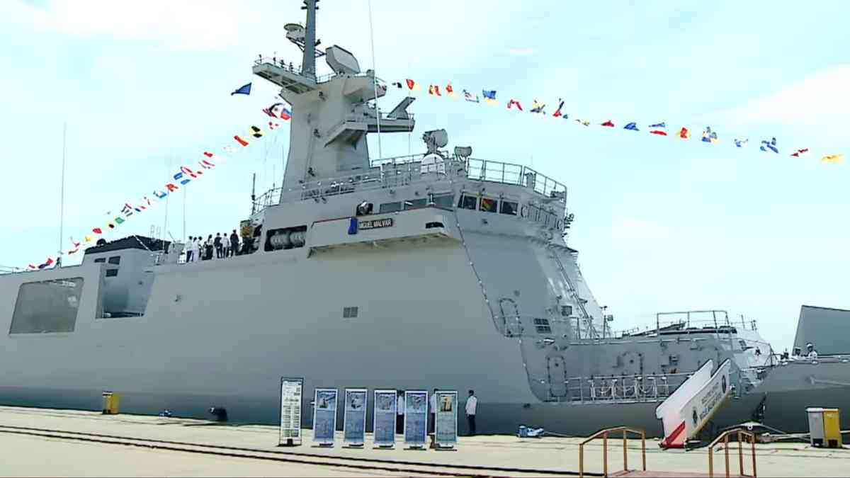 Marcos witnesses PH Navy's commissioning of two new naval assets