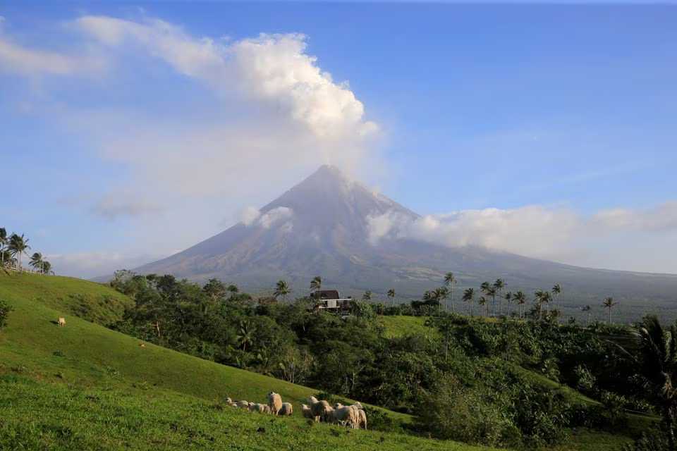 2 volcanic earthquakes, 306 rockfall recorded in Mayon Volcano; Alert level 3 remains