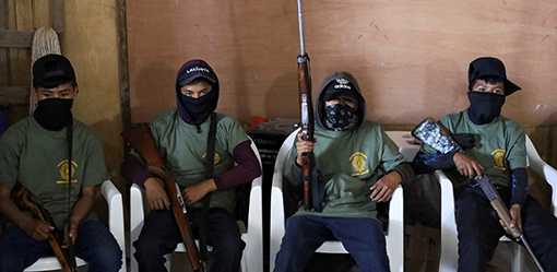 Mexico high schoolers take up arms after village kidnappings