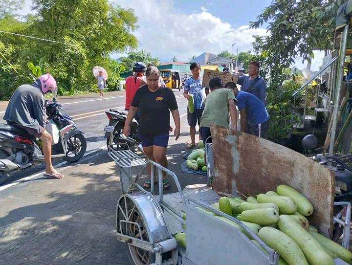 Newly-elected barangay captain gives free upos in San Jose, Camarines Sur