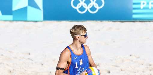 Olympics-Convicted Dutch rapist booed on Olympics beach volleyball debut